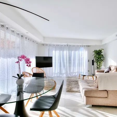 Ref 1147 - Center - For Rent Apartment *